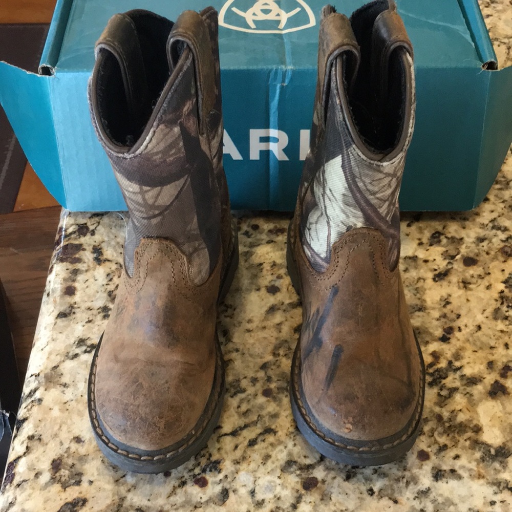 Boys Ariat Sierra boots